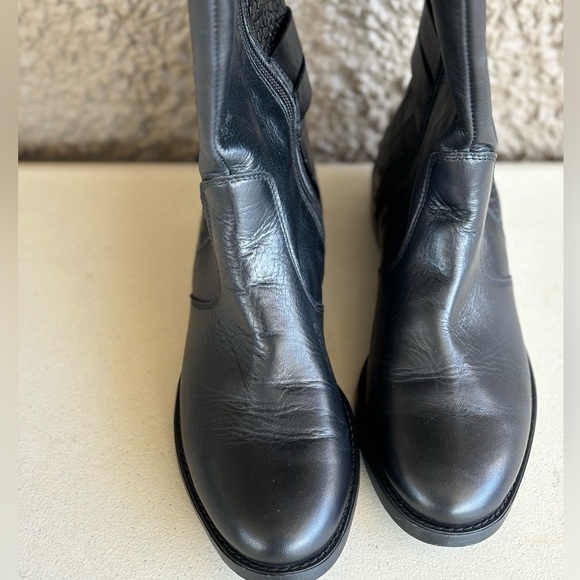 Women’s Leather Boots - Picture 2 of 6
